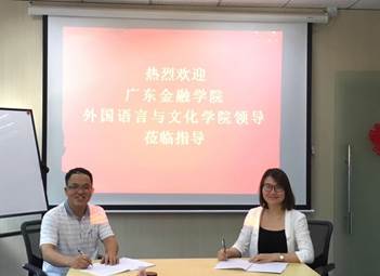 说明: D:\09428cn太阳集团古天乐\实践教学及实习基地建设\2019广金9428cn太阳集团古天乐举行实习基地签约授牌仪式\黄经理签约.jpg